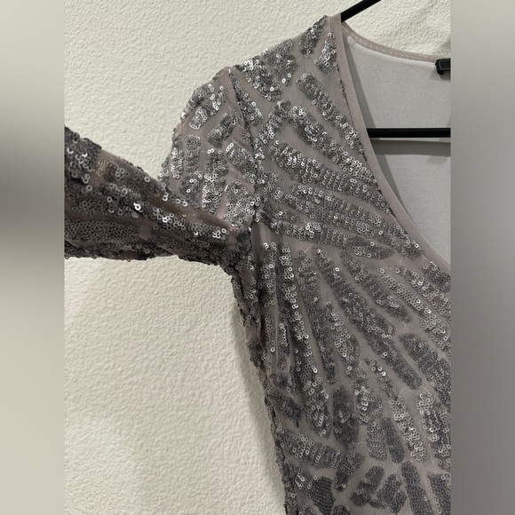 BCBGMaxAzria Silver Sequins Grey Art Deco Bodycon Long Sleeves Dress Size XXS - Picture 3 of 14
